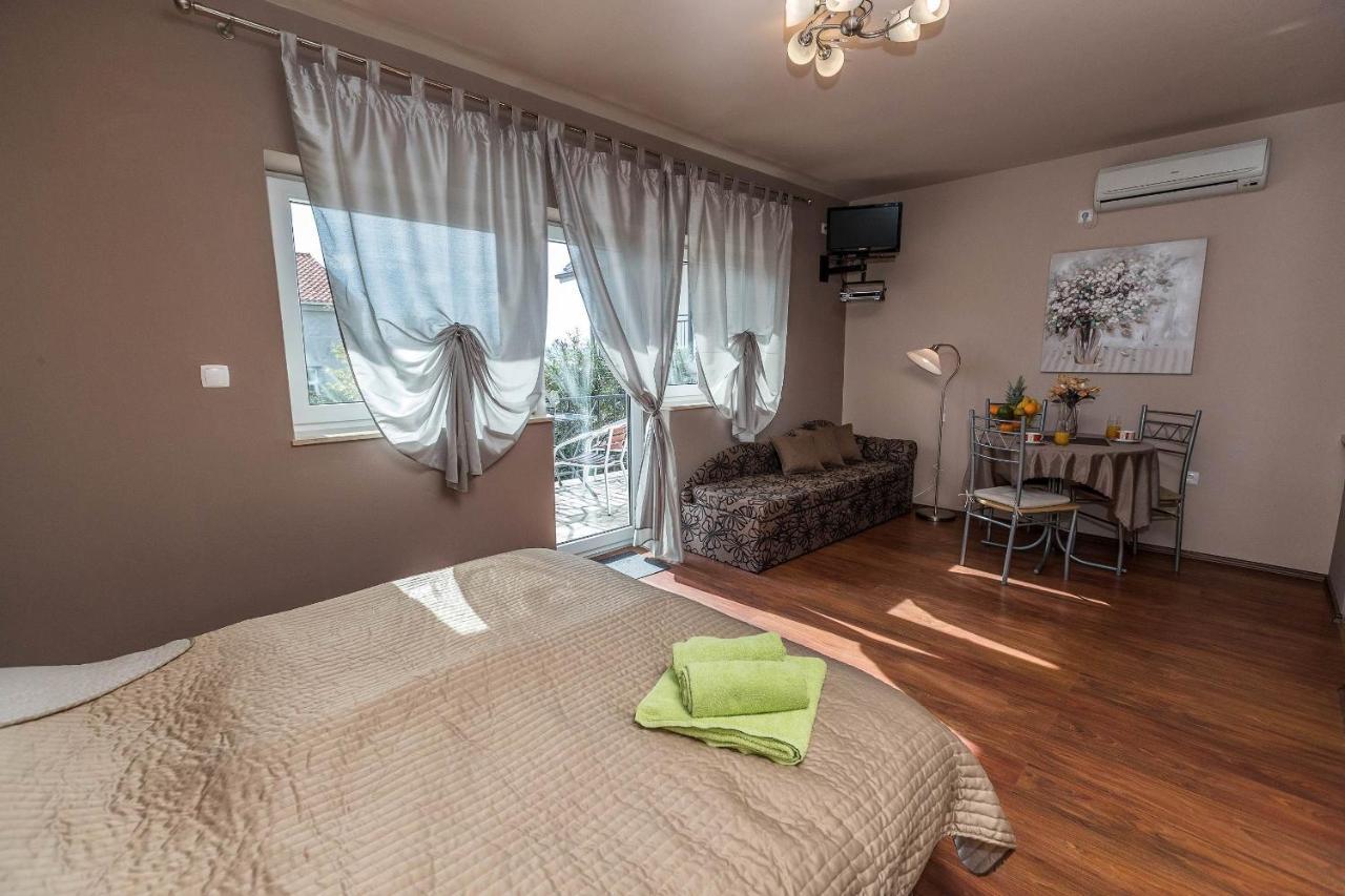 Apartments Karmen 1 ซริกเวนิซา ภายนอก รูปภาพ