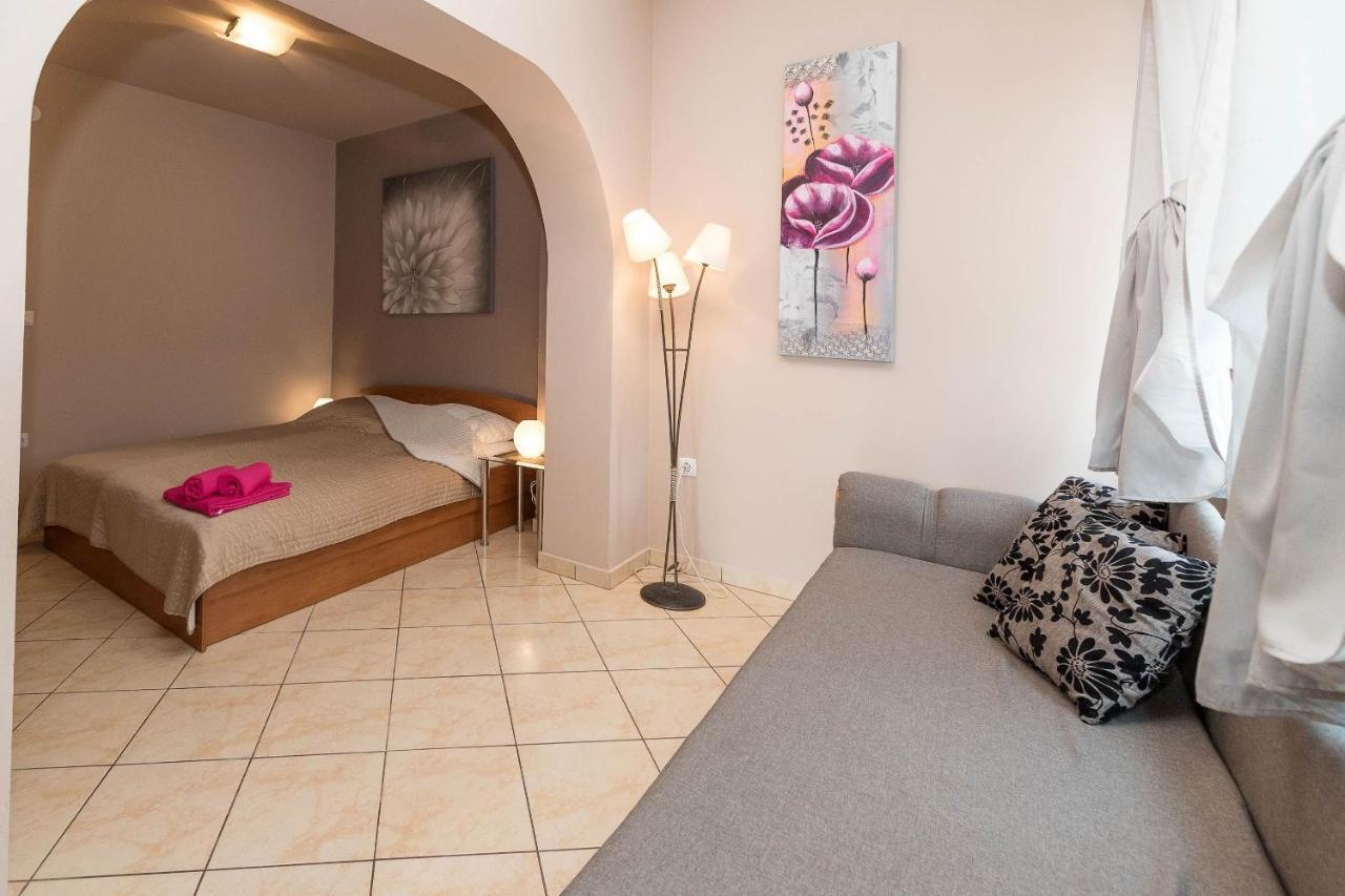 Apartments Karmen 1 ซริกเวนิซา ภายนอก รูปภาพ
