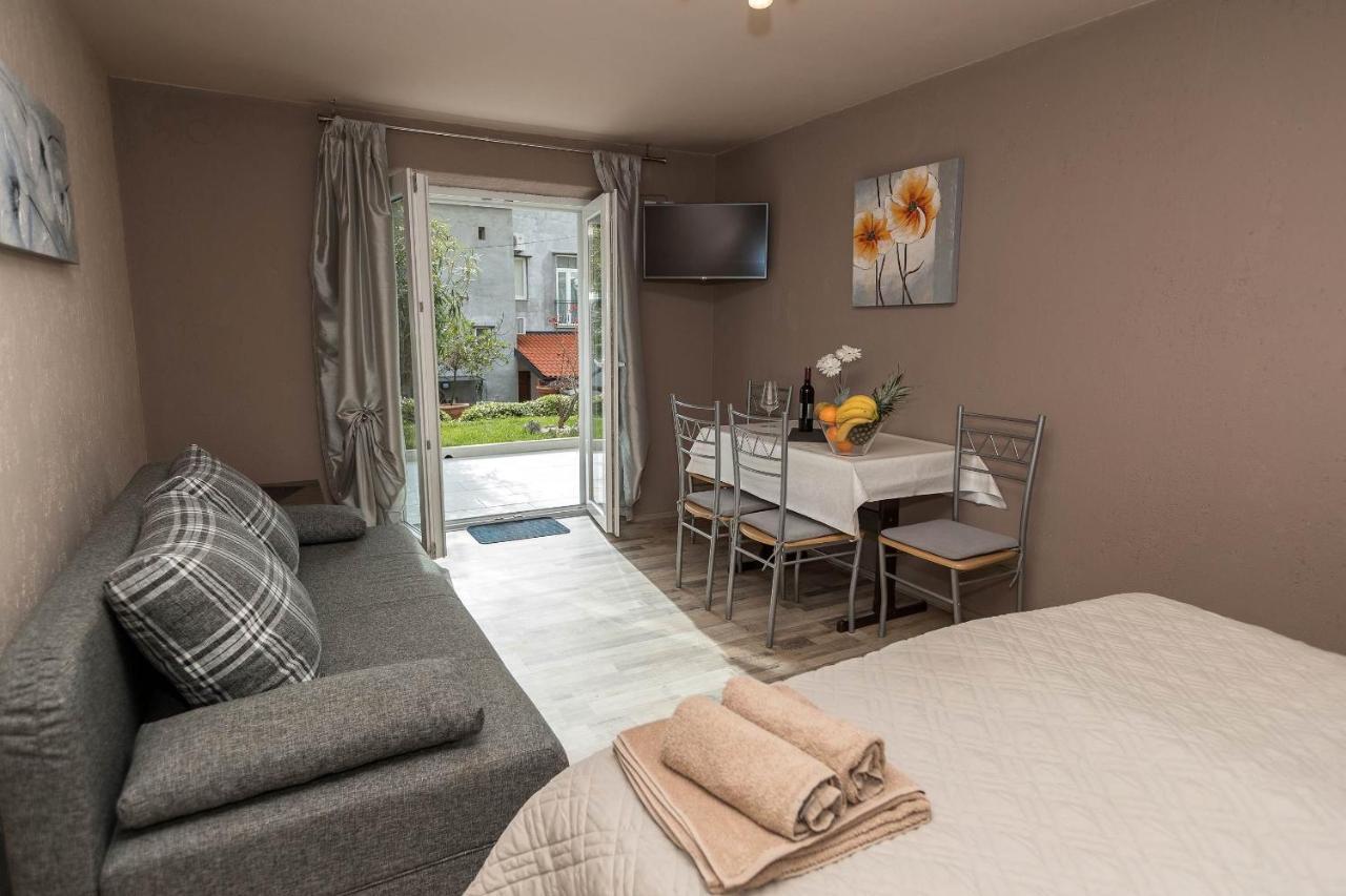 Apartments Karmen 1 ซริกเวนิซา ภายนอก รูปภาพ