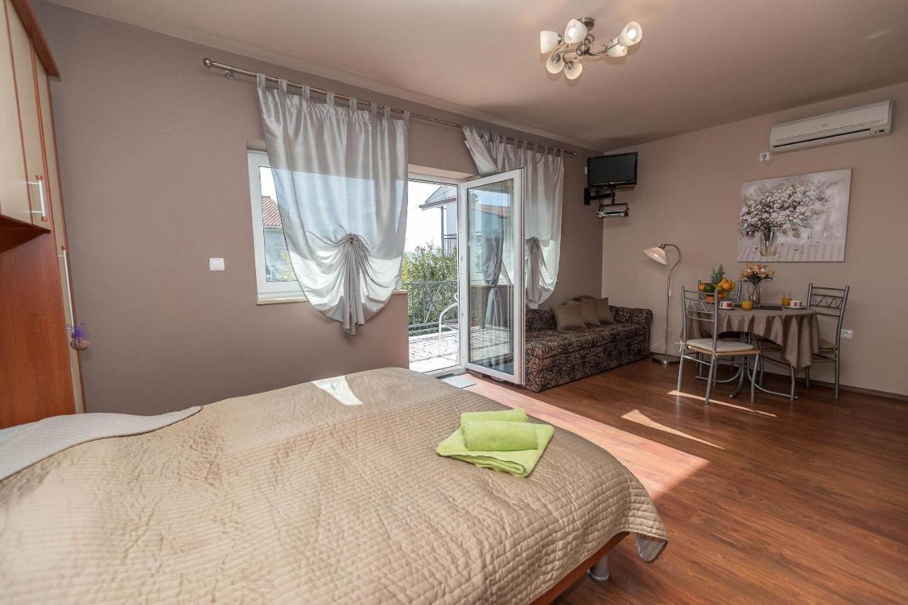 Apartments Karmen 1 ซริกเวนิซา ภายนอก รูปภาพ
