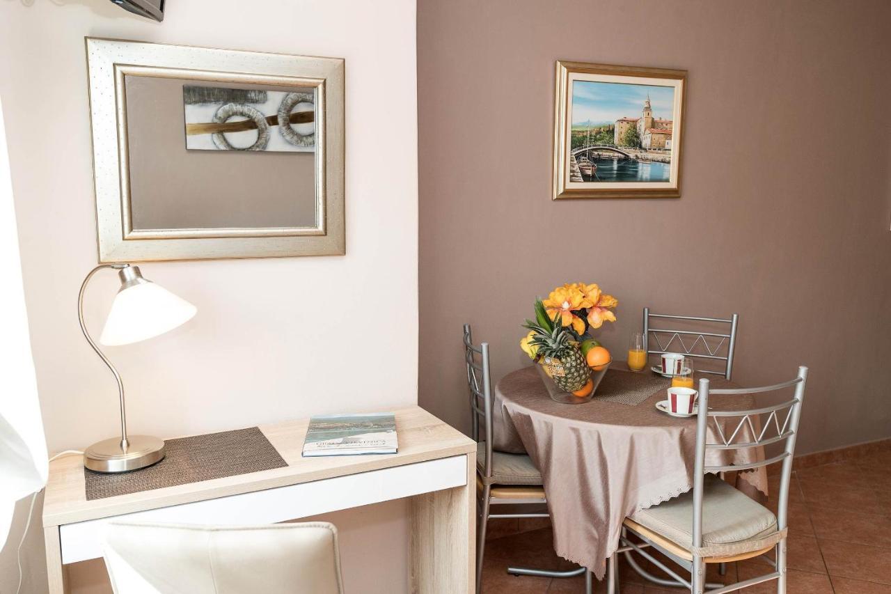 Apartments Karmen 1 ซริกเวนิซา ภายนอก รูปภาพ