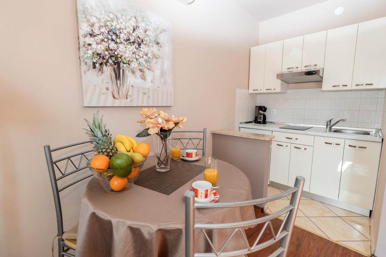 Apartments Karmen 1 ซริกเวนิซา ภายนอก รูปภาพ