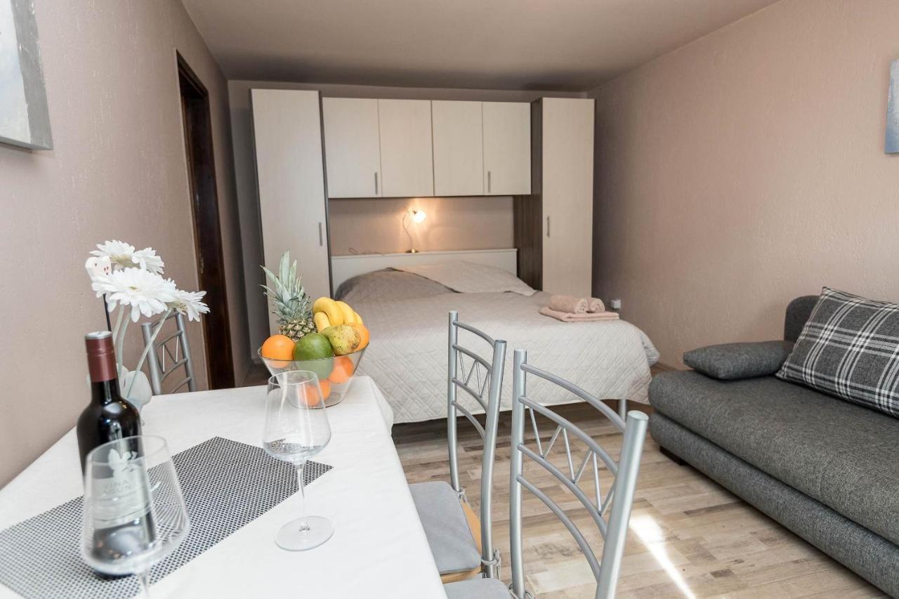 Apartments Karmen 1 ซริกเวนิซา ภายนอก รูปภาพ
