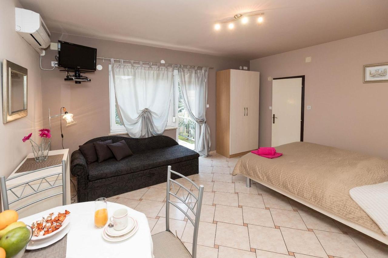 Apartments Karmen 1 ซริกเวนิซา ภายนอก รูปภาพ
